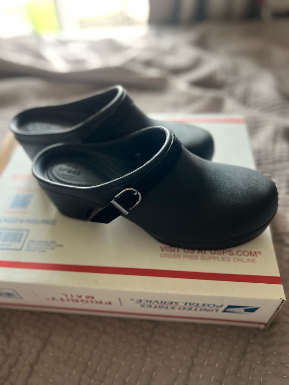 Crocs Sarah Clog Heel Dual Mules Size 9  Black Suede Leather Strap - Picture 2 of 9